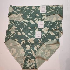 brand new, Auden, 3 pack , NWT invisible edge bikini, size small (4-6)